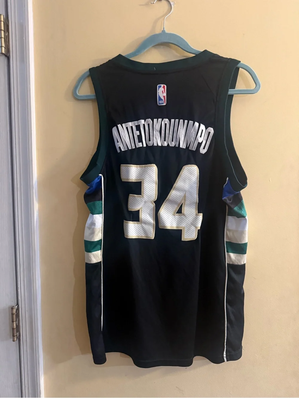 Nike Milwaukee Bucks Black Giannis Antetokounmpo #34 Basketball Jersey, size 48